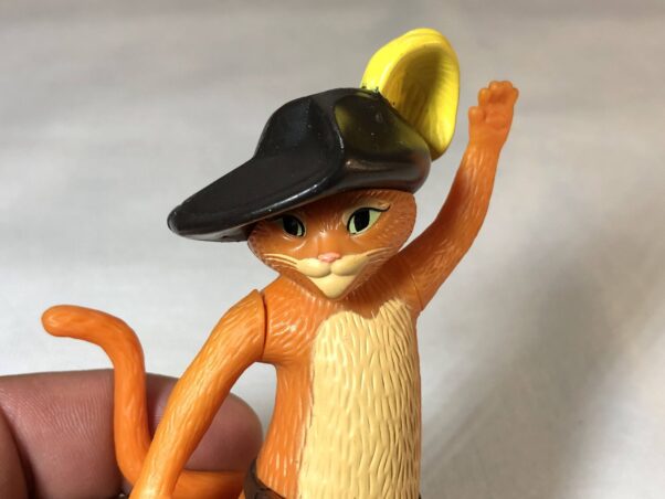 Figura ano 2011 - McDonald's - Gato de botas - USADO
#3