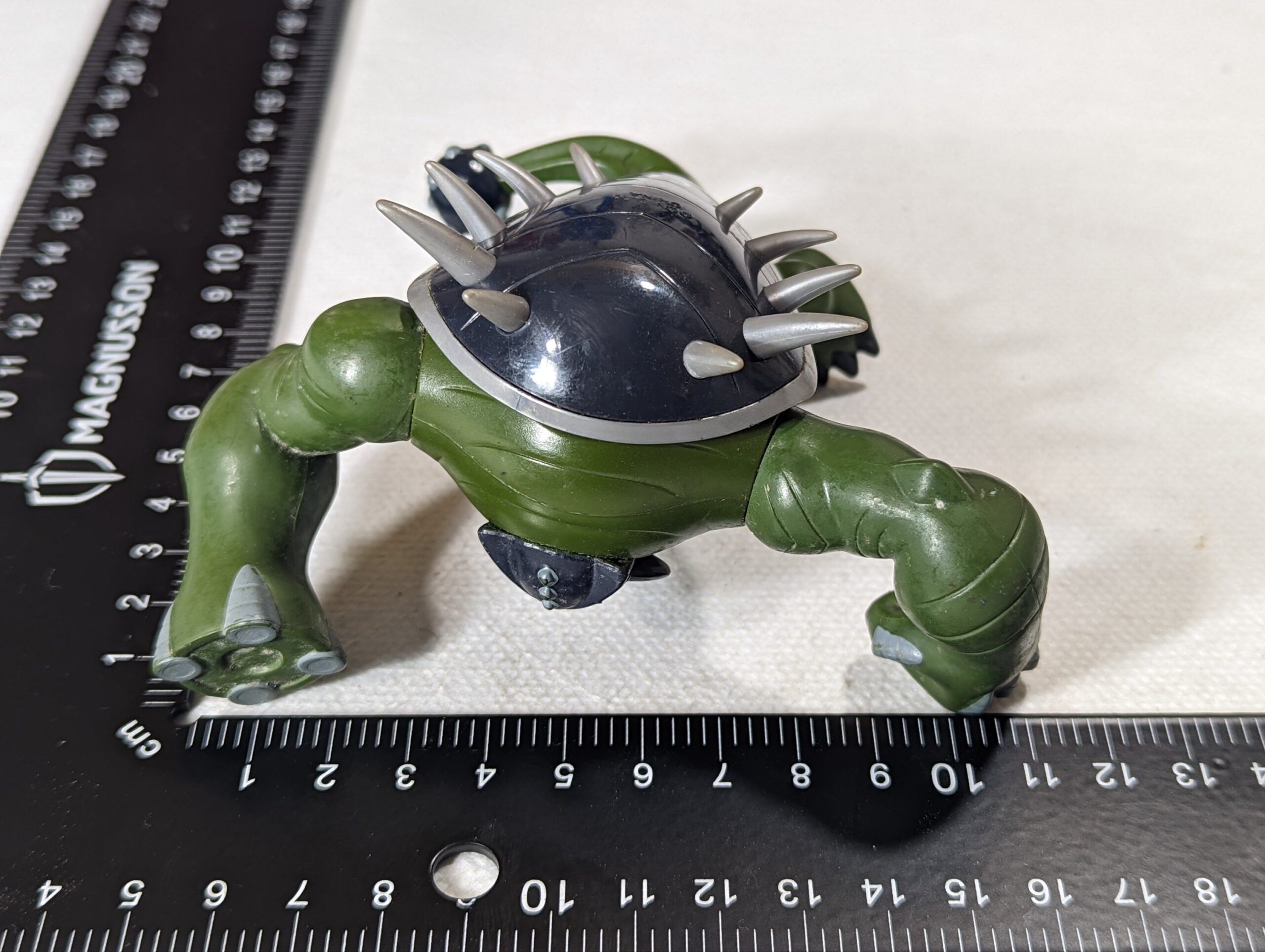 Boneco Ben 10 Enormossauro Supremo Ultimized - Bandai - Escorrega o Preço