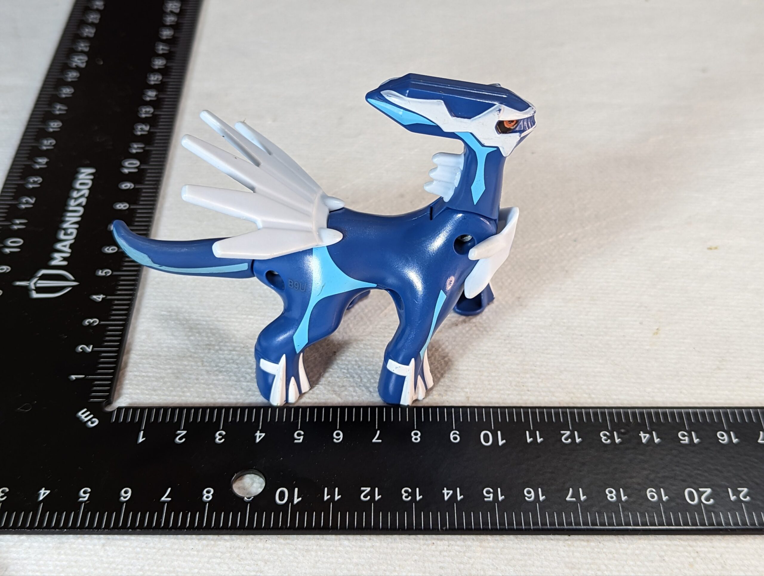 Foto de Modelo Plástico De Um Brinquedo De Pokemon Dialga Da Refeição Feliz  De Mcdonald S Em Um Fundo Azul e mais fotos de stock de Pokémon - iStock