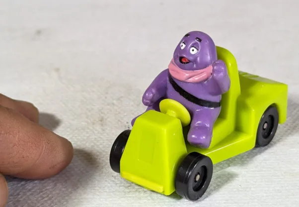 FIGURA DE 1996 – MCDONALD’S GRIMACE IN SPEEDSTERS – USADO (UK) PREÇO DO FRETE NA DESCRIÇÃO