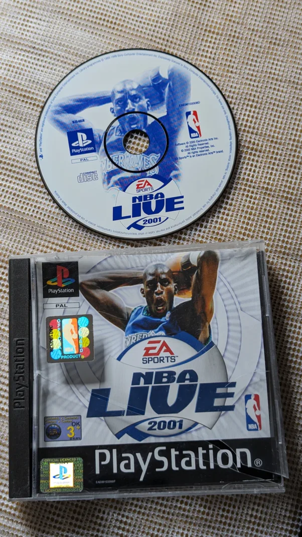 Jogo PlayStation 1 BASQUETE NBA LIVE 2001 – PS1 -190 gramas – USADO (UK) PREÇO DO FRETE NA DESCRIÇÃO