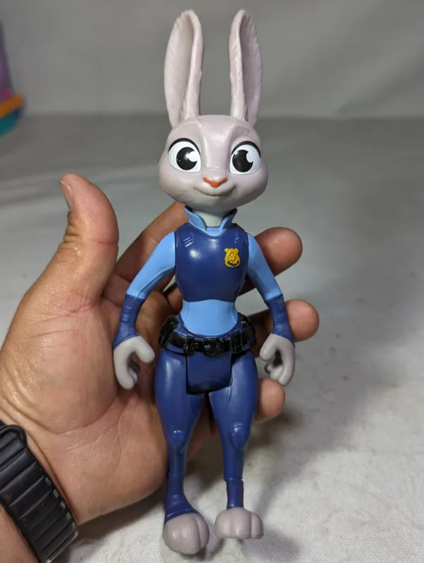 JUDY HOPPS OFFICER ZOOTOPIA - DISNEY – 101GRAMAS – USADO (UK) PREÇO DO FRETE NA DESCRIÇÃO