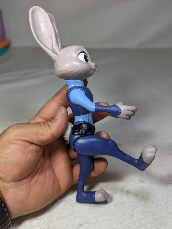 JUDY HOPPS OFFICER ZOOTOPIA - DISNEY – 101GRAMAS – USADO (UK) PREÇO DO FRETE NA DESCRIÇÃO - Image 2