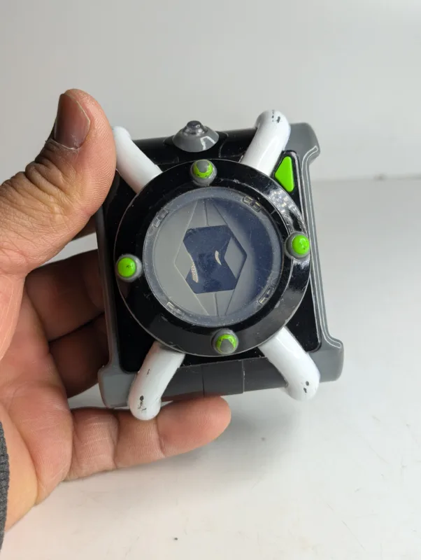 RELÓGIO BEN 10 OMNITRIX 154 GRAMAS - USADO (UK) PREÇO DO FRETE NA DESCRIÇÃO