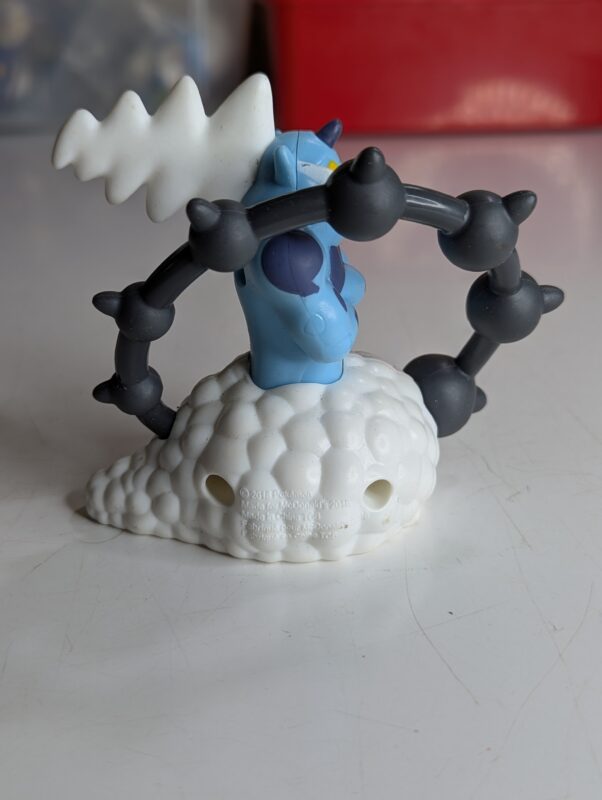 FIGURA DE 2018 MCDONALD'S POKÉMON - POKEMON THUNDURUS – 48 GRAMAS - #3 USADO (UK) PREÇO DO FRETE NA DESCRIÇÃO - Image 4