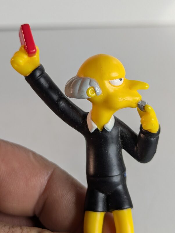 FIGURA DOS SIMPSONS Mr BURNS (THE SIMPSONS SPRINGFIELD SOCCER) - BURGER KING 2002 – 31 GRAMAS – #3 USADO (UK) PREÇO DO FRETE NA DESCRIÇÃO - Image 3