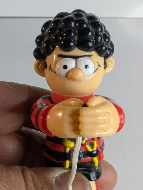 FIGURA DE 2000 – MCDONALD'S THE BASH STREET KIDS (DENNIS THE MENACE) - THE BEANO - 37 GRAMAS – #3 USADO (UK) PREÇO DO FRETE NA DESCRIÇÃO - Image 4