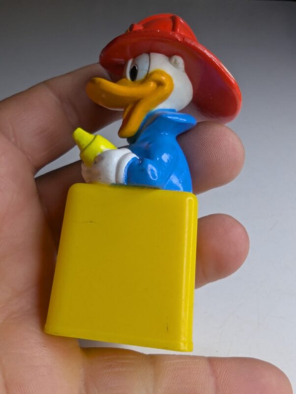 FIGURA DE 1989 PATO DONALD MICKEY MOUSE FIRE TRUCK - DISNEY – 43 GRAMAS – #3 USADO (UK) PREÇO DO FRETE NA DESCRIÇÃO - Imagem 4