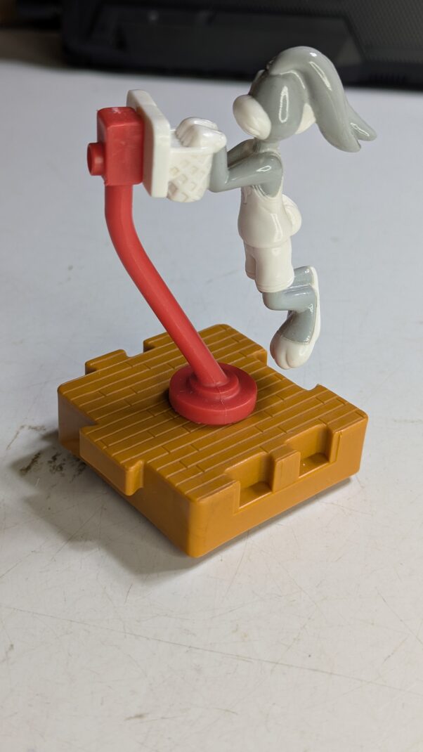 FIGURA DE 1996 MCDONALD'S BUGS BUNNY BASKETBALL LOONEY TUNES - SPACE JAM –  40 GRAMAS - #4 USADO (UK) PREÇO DO FRETE NA DESCRIÇÃO - Imagem 2