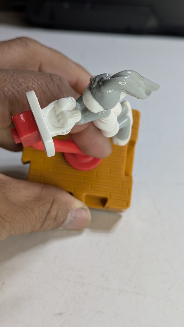 FIGURA DE 1996 MCDONALD'S BUGS BUNNY BASKETBALL LOONEY TUNES - SPACE JAM –  40 GRAMAS - #4 USADO (UK) PREÇO DO FRETE NA DESCRIÇÃO - Imagem 4