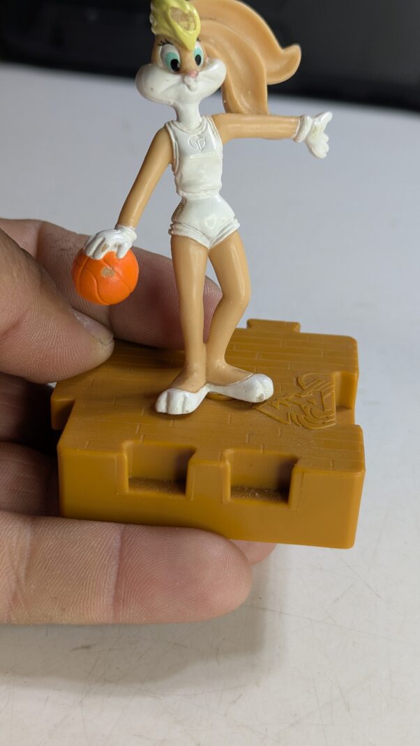 FIGURA DE 1996 MCDONALD'S LOLA BUNNY LOONEY TUNES - SPACE JAM – 35 GRAMAS - #4 USADO (UK) PREÇO DO FRETE NA DESCRIÇÃO - Imagem 4