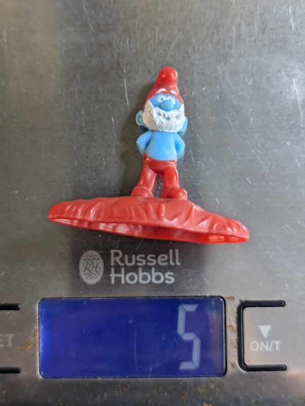 FIGURA DE 2017 MCDONALD'S PAPA SMURF LOST VILLAGE – 5 GRAMAS - USADO (UK) PREÇO DO FRETE NA DESCRIÇÃO - Imagem 8