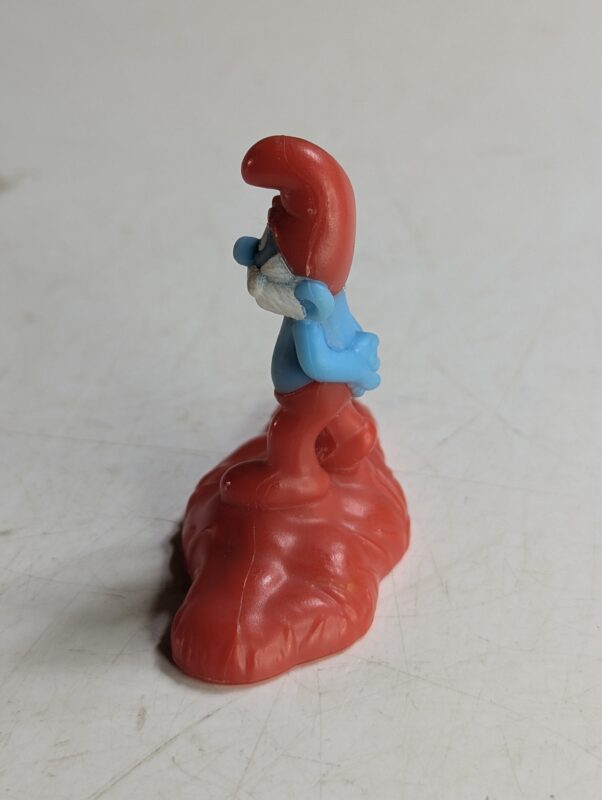 FIGURA DE 2017 MCDONALD'S PAPA SMURF LOST VILLAGE – 5 GRAMAS - USADO (UK) PREÇO DO FRETE NA DESCRIÇÃO - Imagem 4