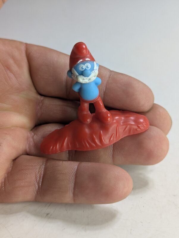 FIGURA DE 2017 MCDONALD'S PAPA SMURF LOST VILLAGE – 5 GRAMAS - USADO (UK) PREÇO DO FRETE NA DESCRIÇÃO - Imagem 3