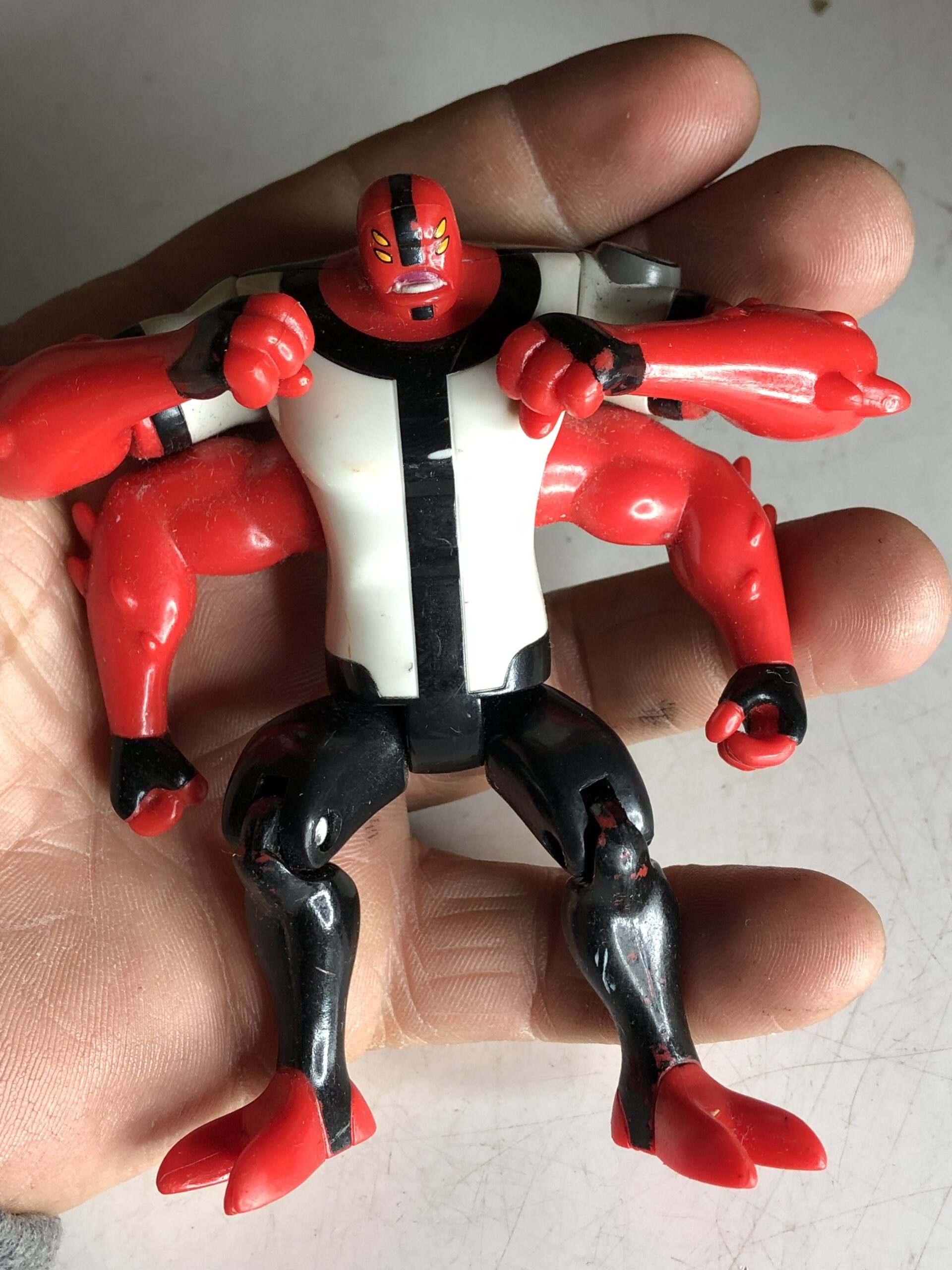 FIGURA BEN 10 QUATRO BRAÇOS (DETALHE, FURO DA MÃO DIFERENTE) - 60 GRAMAS - USADO (UK) PREÇO DO FRETE NA DESCRIÇÃO - Imagem 3