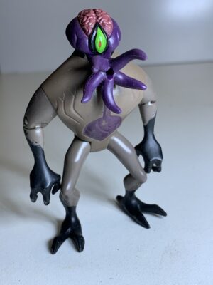 FIGURA BEN 10 ALIEN FORCE - 25 GRAMAS - USADO (UK) PREÇO DO FRETE NA DESCRIÇÃO