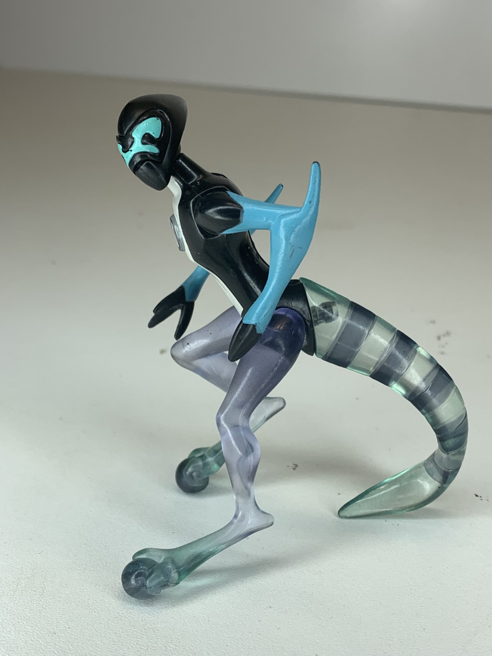 FIGURA BEN 10 XLR8 (COMPLETO E COM MÁSCARA) – 20 GRAMAS – USADO (UK) – PREÇO DO FRETE NA DESCRIÇÃO