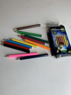 BEN 10 LÁPIS DE COR 12 UNIDADES - 49 GRAMAS - USADO (UK) PREÇO DO FRETE NA DESCRIÇÃO