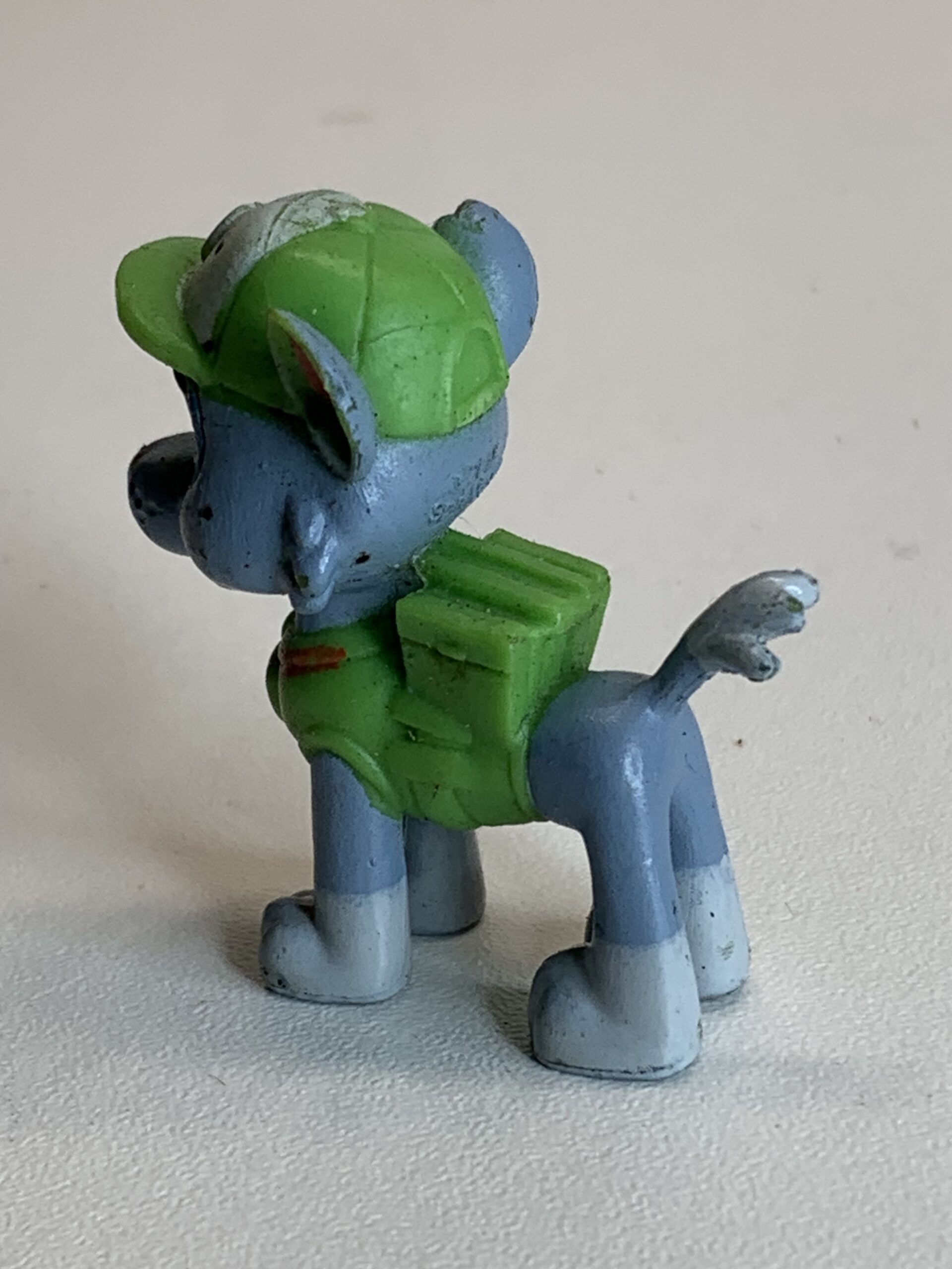 MINI FIGURA PAW PATROL ROCKY (PATRULHA CANINA) – 08 GRAMAS – USADO (UK) PREÇO DO FRETE NA DESCRIÇÃO - Imagem 5