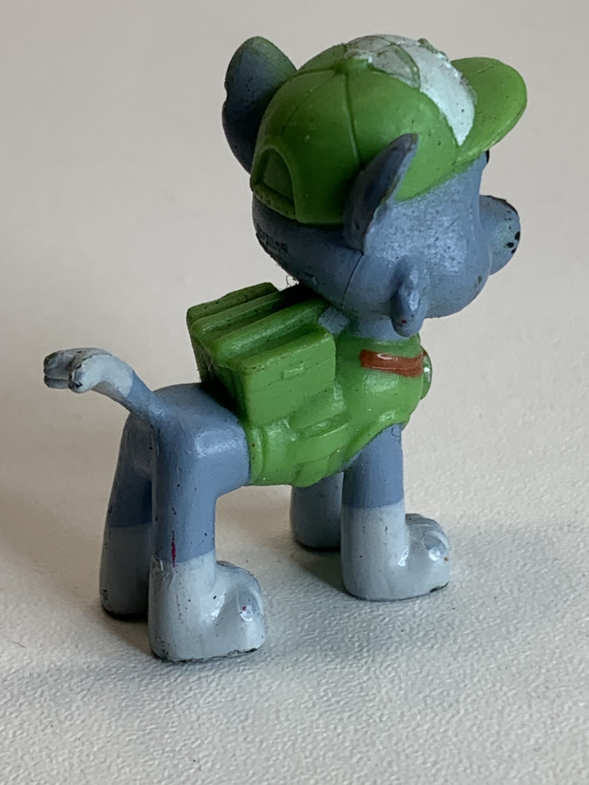 MINI FIGURA PAW PATROL ROCKY (PATRULHA CANINA) – 08 GRAMAS – USADO (UK) PREÇO DO FRETE NA DESCRIÇÃO - Imagem 6