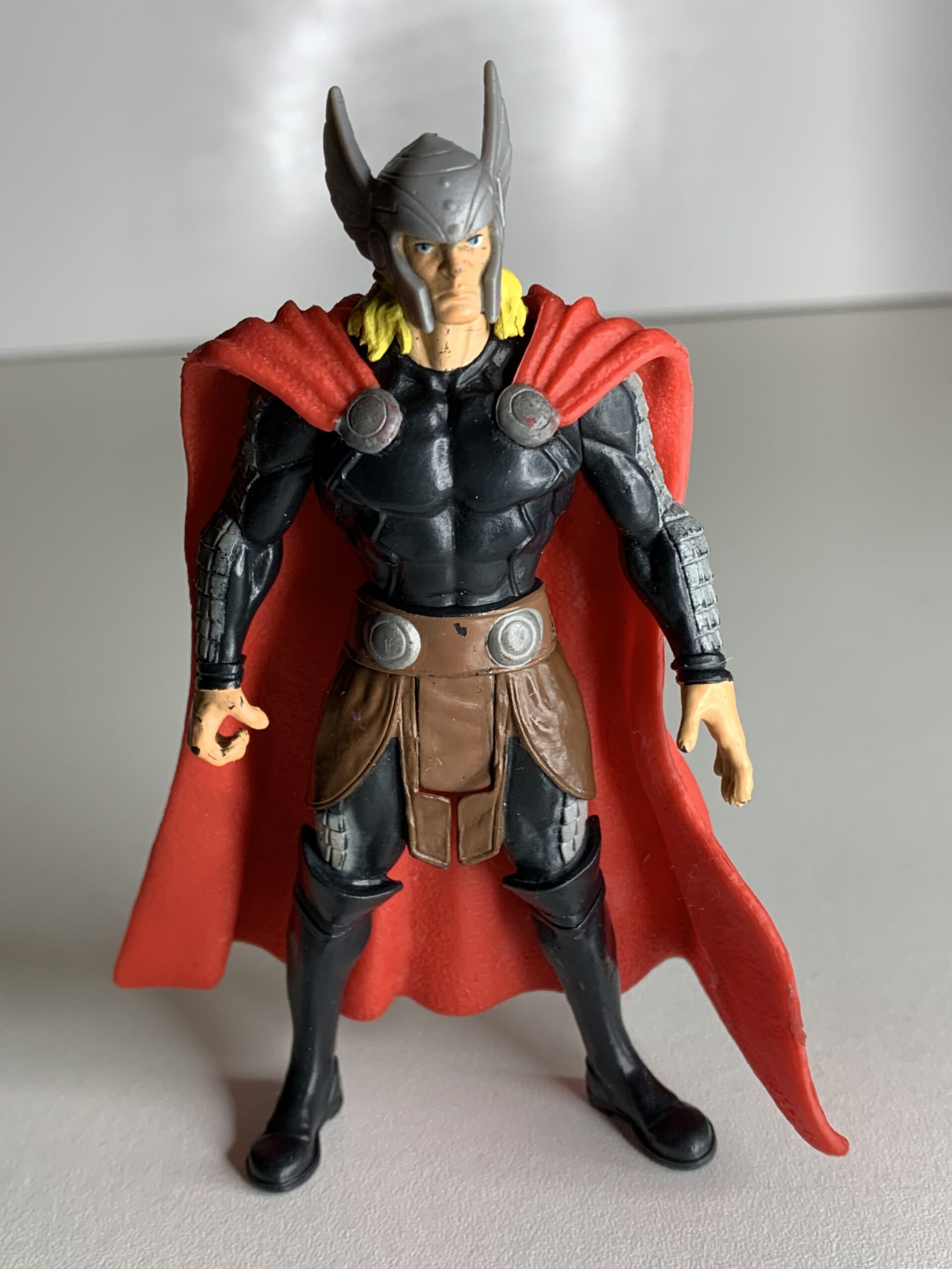 FIGURA DE 2013 THOR MARVEL AVENGERS ASSEMBLE – 48 GRAMAS – USADO (UK) PREÇO DO FRETE NA DESCRIÇÃO