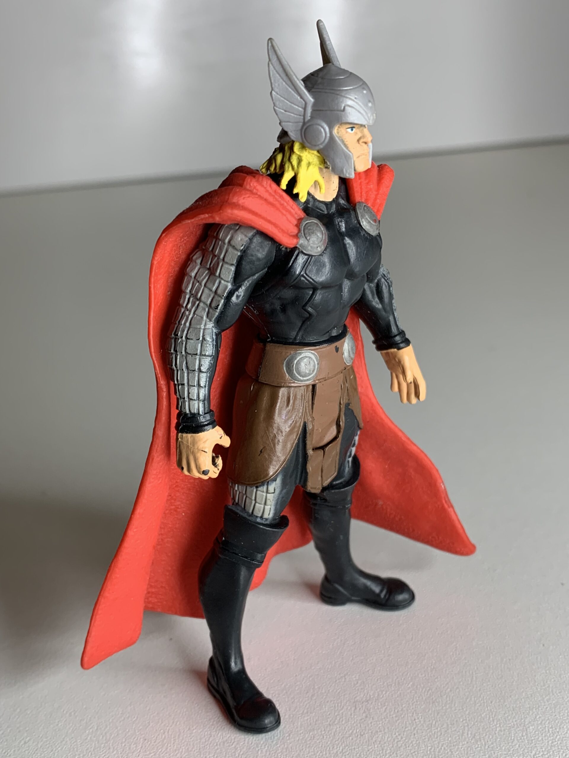 FIGURA DE 2013 THOR MARVEL AVENGERS ASSEMBLE – 48 GRAMAS – USADO (UK) PREÇO DO FRETE NA DESCRIÇÃO - Imagem 4