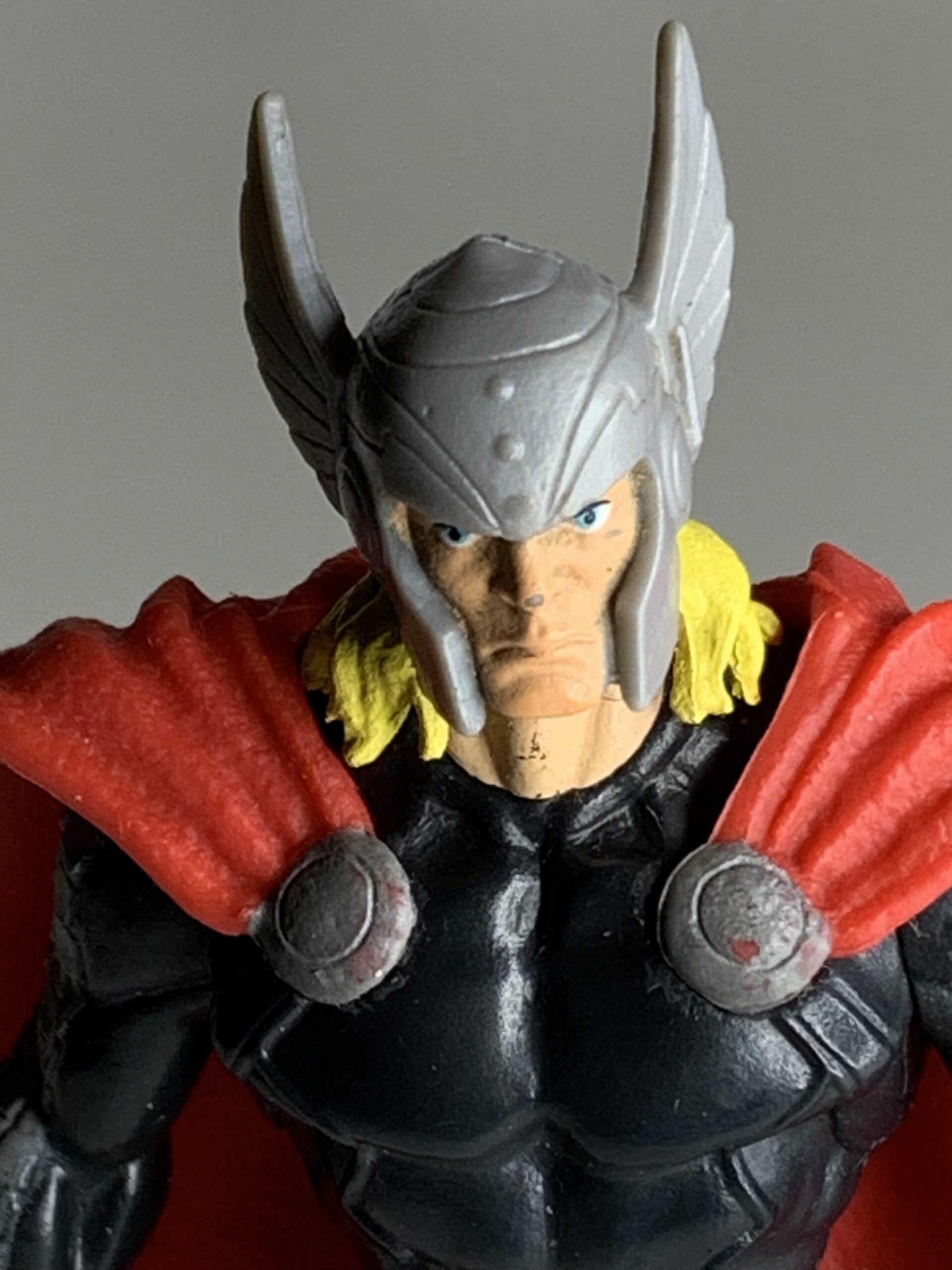FIGURA DE 2013 THOR MARVEL AVENGERS ASSEMBLE – 48 GRAMAS – USADO (UK) PREÇO DO FRETE NA DESCRIÇÃO - Imagem 2