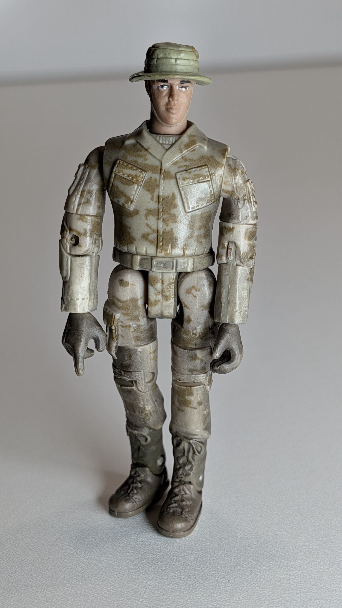 FIGURA DE 2010 SOLDADO DE GUERRA M&C TOYS CENTRE LTD - CHINE – 20 GRAMAS – USADO (UK) PREÇO DO FRETE NA DESCRIÇÃO