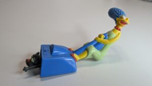 FIGURA DE 1998 - BURGER KING MARGE SIMPSON SNOWBALL – 38 GRAMAS – #5 USADO (UK) PREÇO DO FRETE NA DESCRIÇÃO