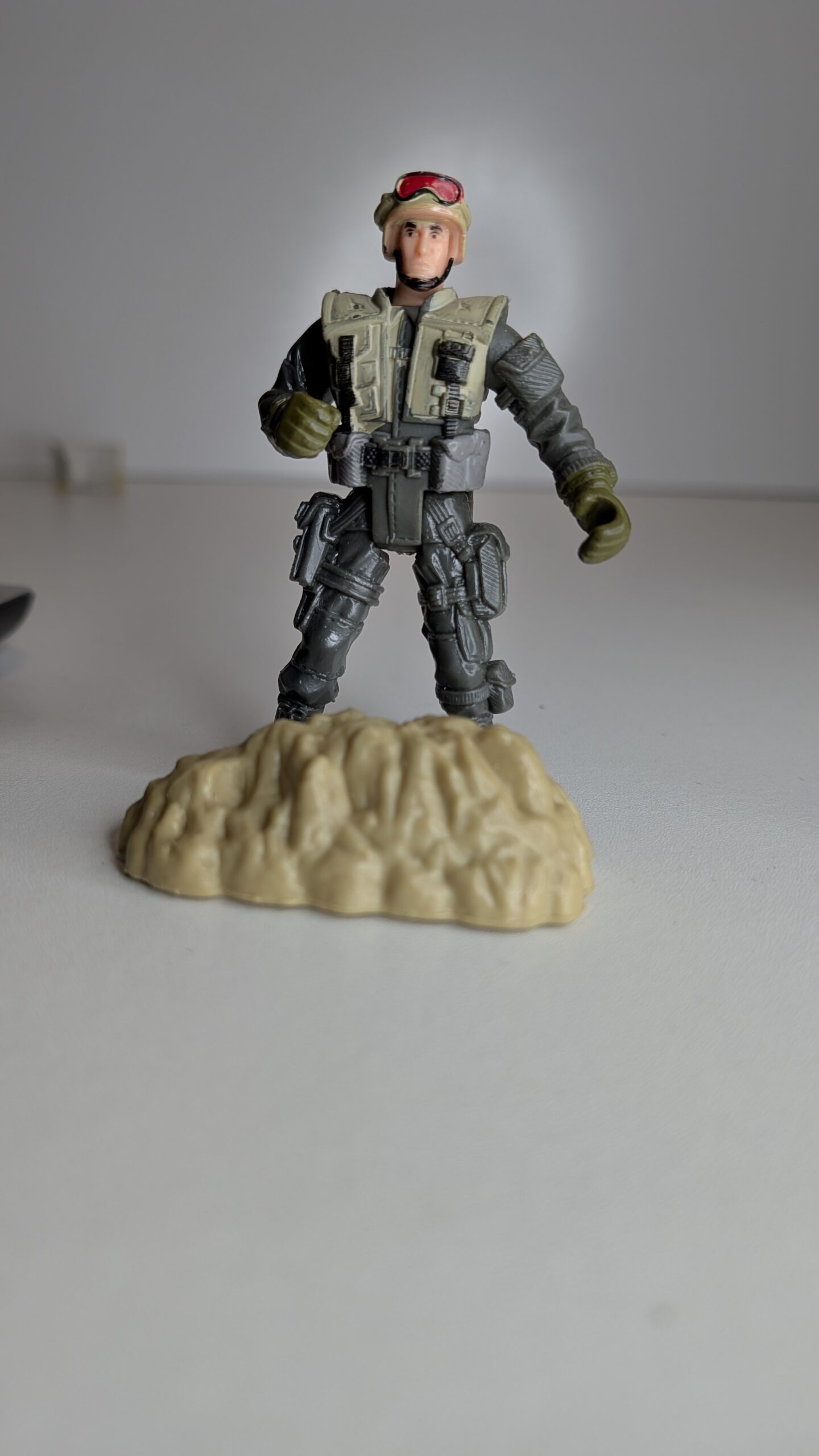 ARMAS E ACESSÓRIOS ACTION FIGURE - BARRICADA TIPO PEDRA – 8 GRAMAS USADO (UK) PREÇO DO FRETE NA DESCRIÇÃO - Imagem 2