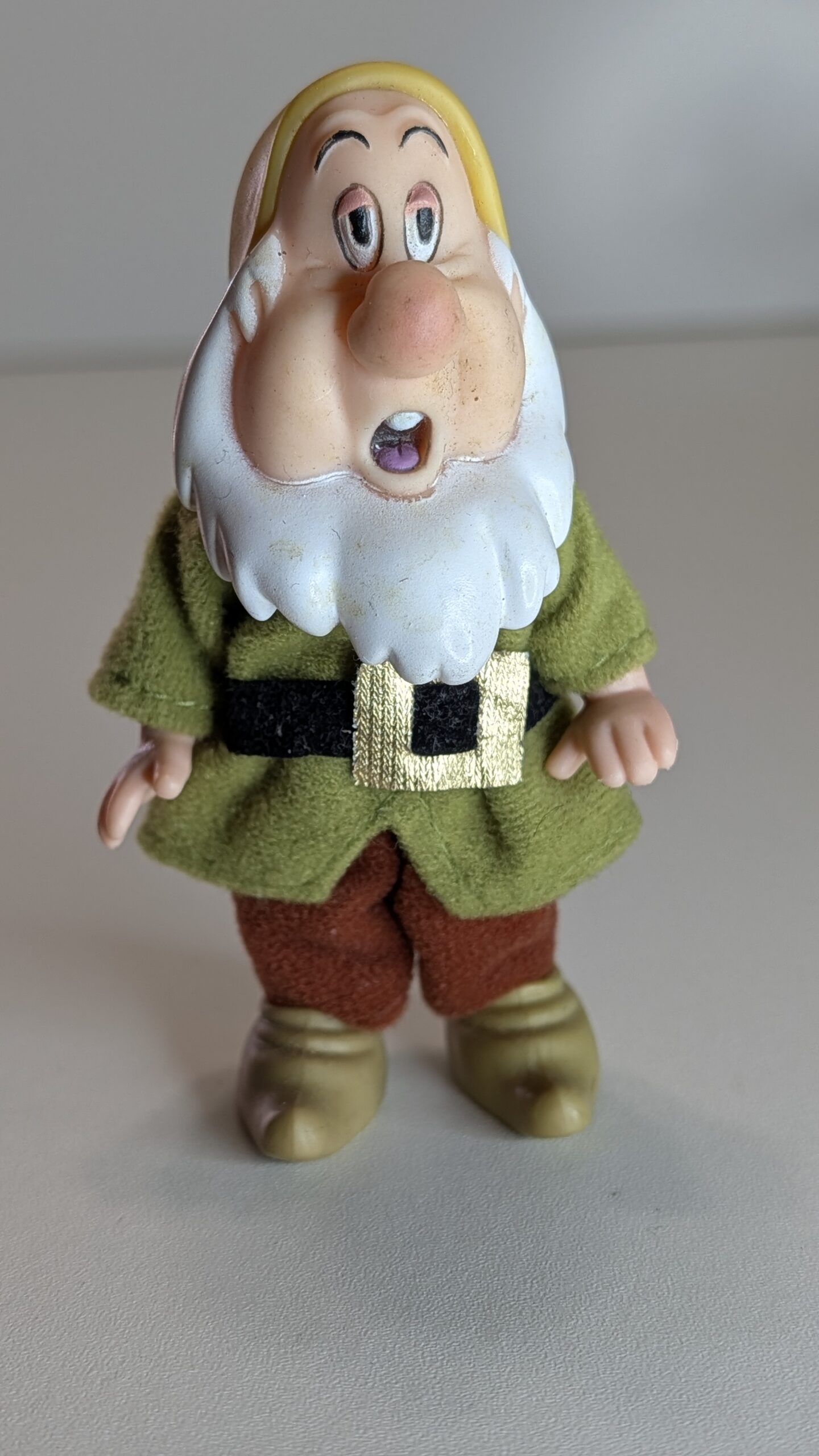 FIGURA DE SIMBA SNEEZY DWARF SNOW WHITE DISNEY – 46 GRAMAS – USADO (UK) PREÇO DO FRETE NA DESCRIÇÃO