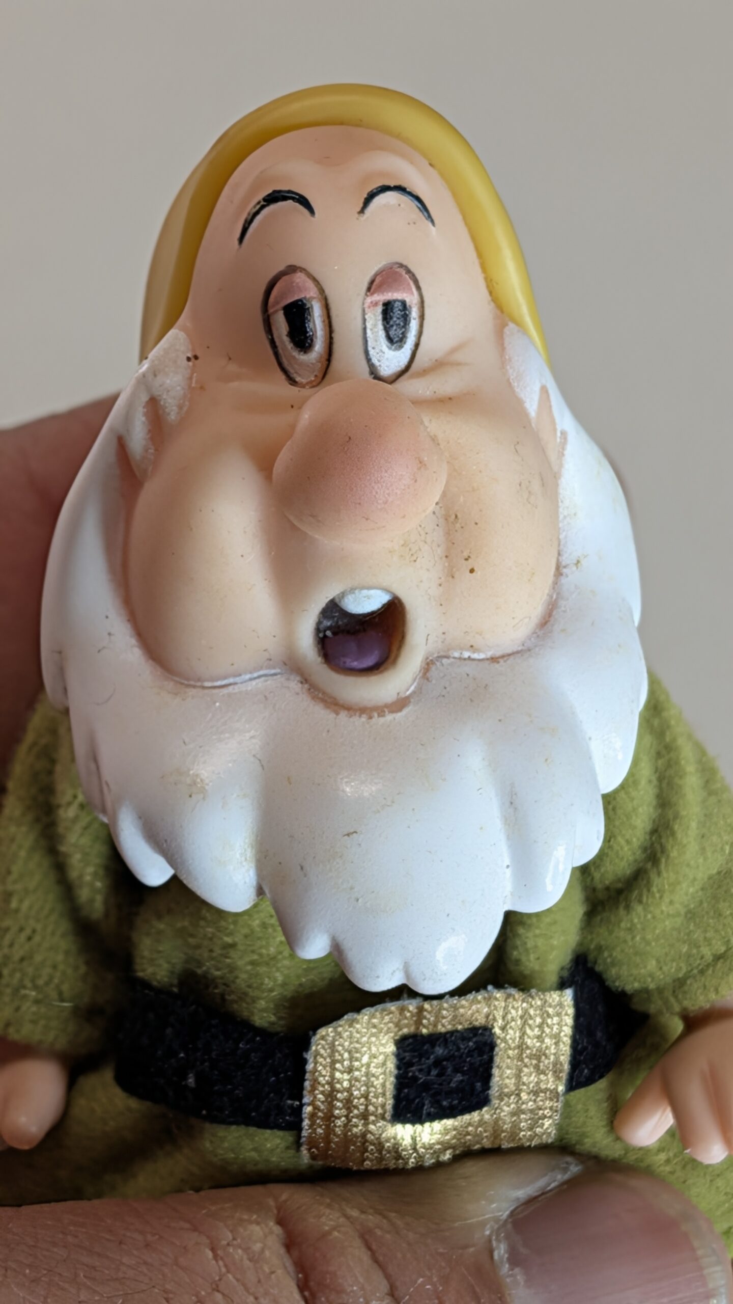 FIGURA DE SIMBA SNEEZY DWARF SNOW WHITE DISNEY – 46 GRAMAS – USADO (UK) PREÇO DO FRETE NA DESCRIÇÃO - Imagem 2