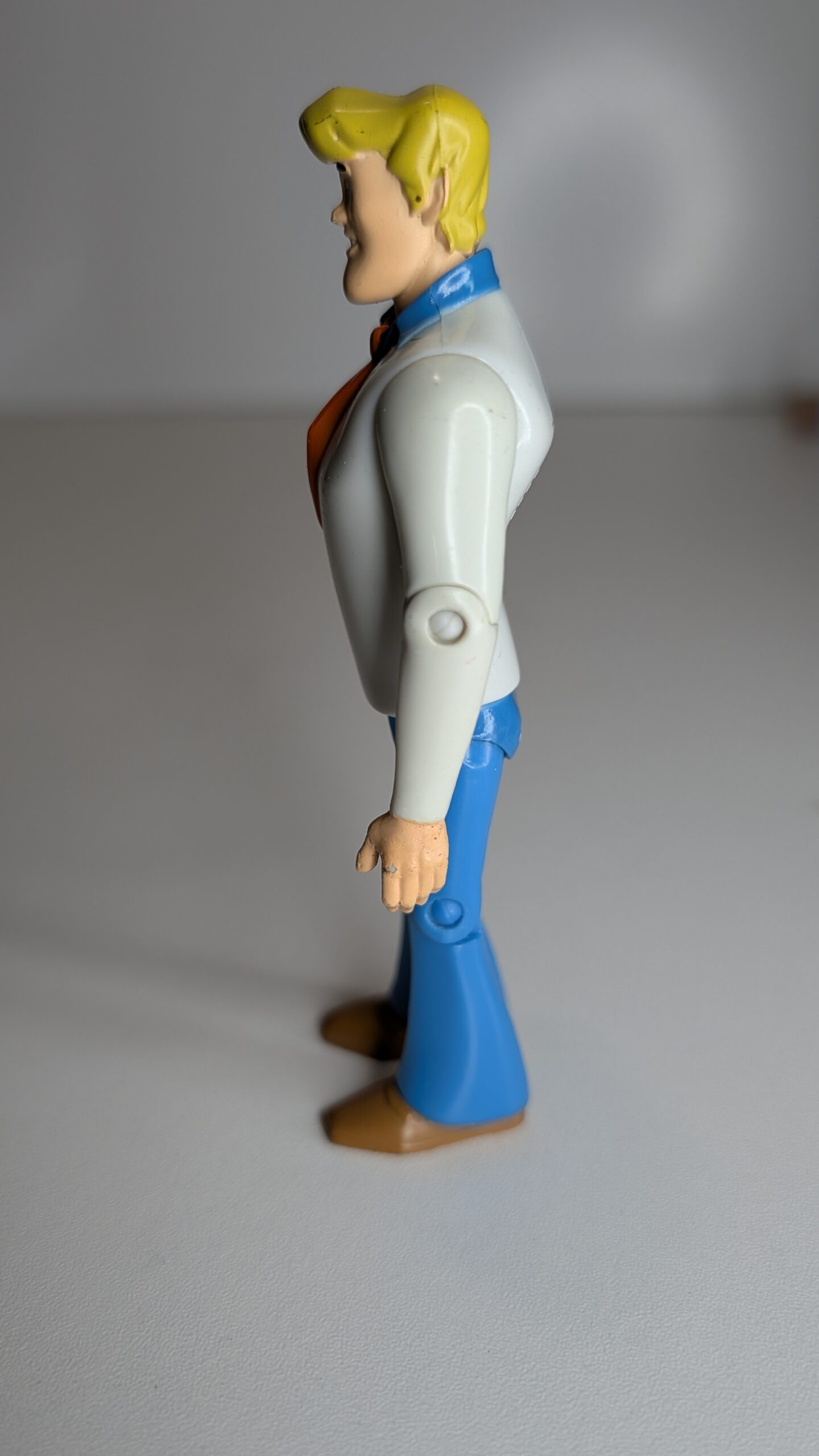 FIGURA DE 2011 SCOOBY-DOO SCOOBY DOO FRED – 34 GRAMAS - USADO - Imagem 4