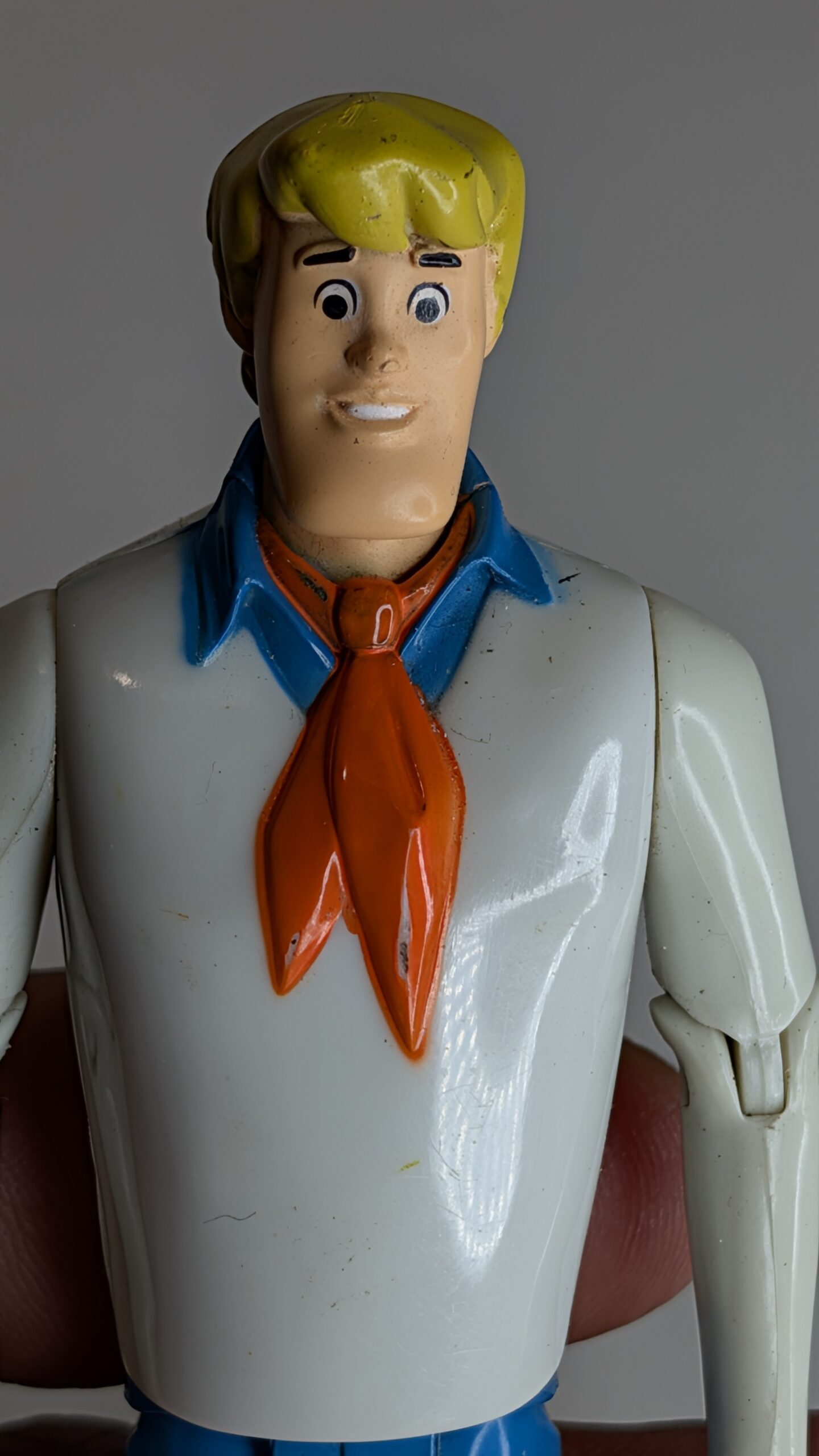 FIGURA DE 2011 SCOOBY-DOO SCOOBY DOO FRED – 34 GRAMAS - USADO - Imagem 2