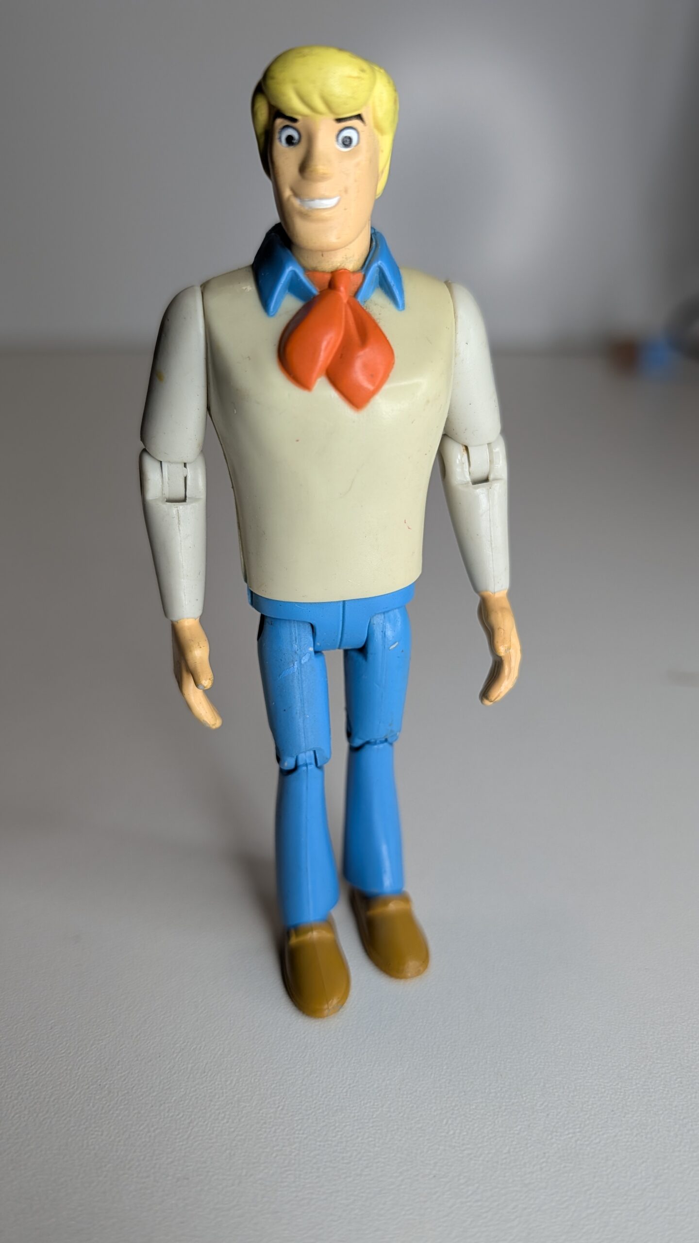 FIGURA DE 2004 SCOOBY-DOO SCOOBY DOO FRED – 28 GRAMAS - USADO