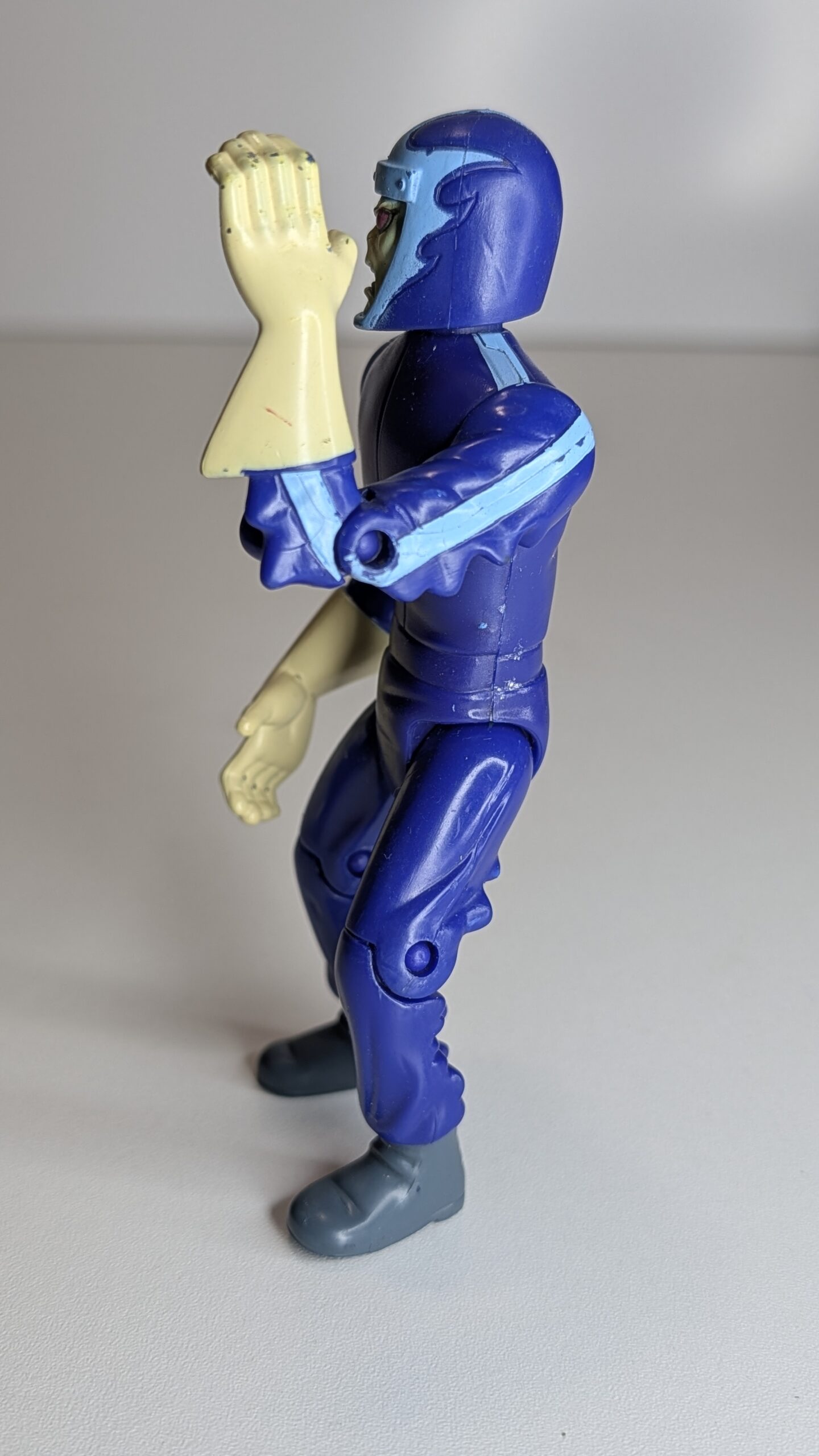 FIGURA DE 2007 SCOOBY-DOO SCOOBY DOO AND THE PHANTOM RACER - SCOOBY-DOO E O CORREDOR FANTASMA – 57 GRAMAS - USADO - Imagem 4