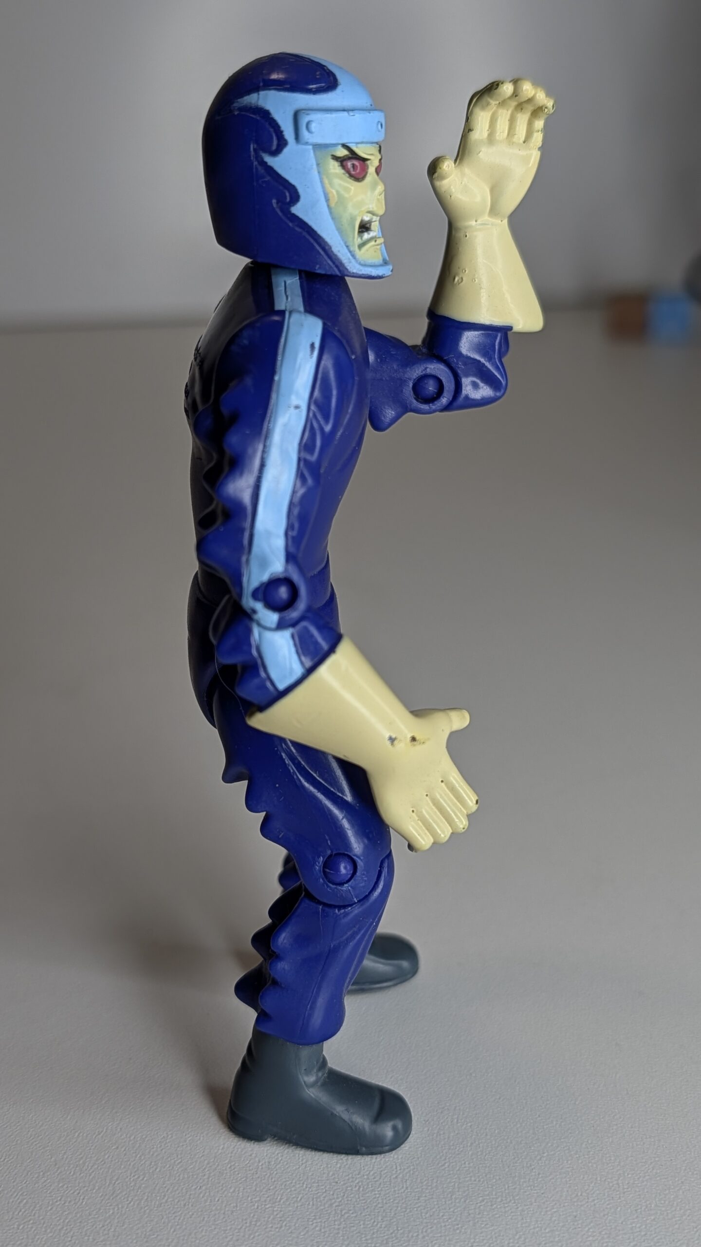 FIGURA DE 2007 SCOOBY-DOO SCOOBY DOO AND THE PHANTOM RACER - SCOOBY-DOO E O CORREDOR FANTASMA – 57 GRAMAS - USADO - Imagem 5