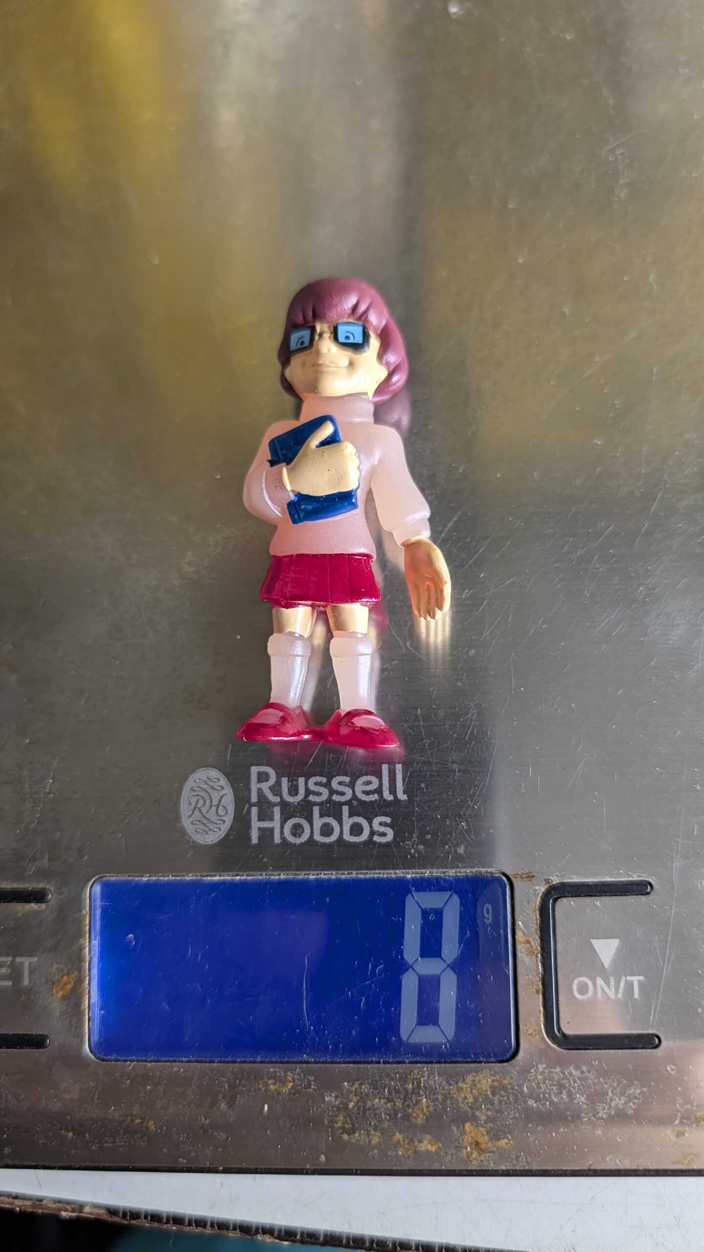 FIGURA DE 2008 SCOOBY-DOO VELMA DINKLEY FLUORECENTE – 8 GRAMAS - USADO - Imagem 10