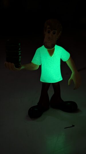 FIGURA DE 2008 SCOOBY-DOO SALSICHA - SHAGGY FLUORECENTE – 13 GRAMAS - USADO