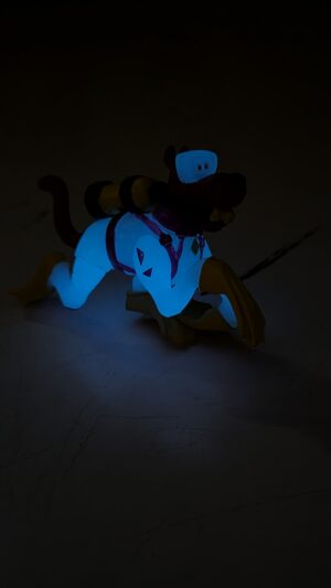 FIGURA DE 2008 SCOOBY-DOO FLUORECENTE – 22 GRAMAS - USADO