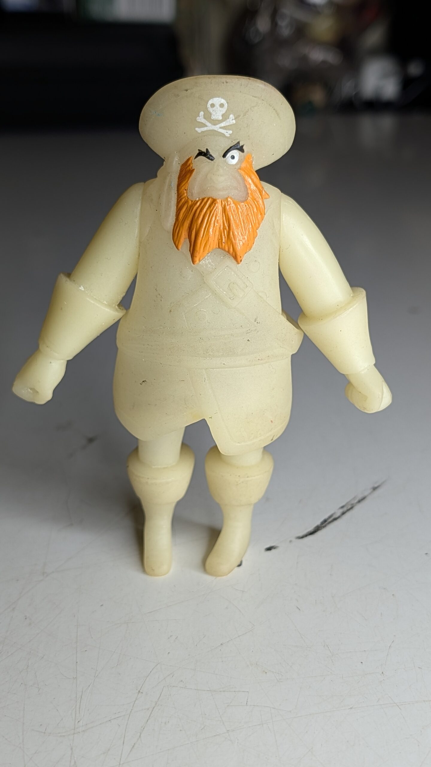 FIGURA DE 2003 SCOOBY-DOO FANTASMA DO PIRATA BARBA RUIVA FLUORECENTE – 55 GRAMAS - USADO - Imagem 2