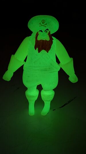 FIGURA DE 2003 SCOOBY-DOO FANTASMA DO PIRATA BARBA RUIVA FLUORECENTE – 55 GRAMAS - USADO