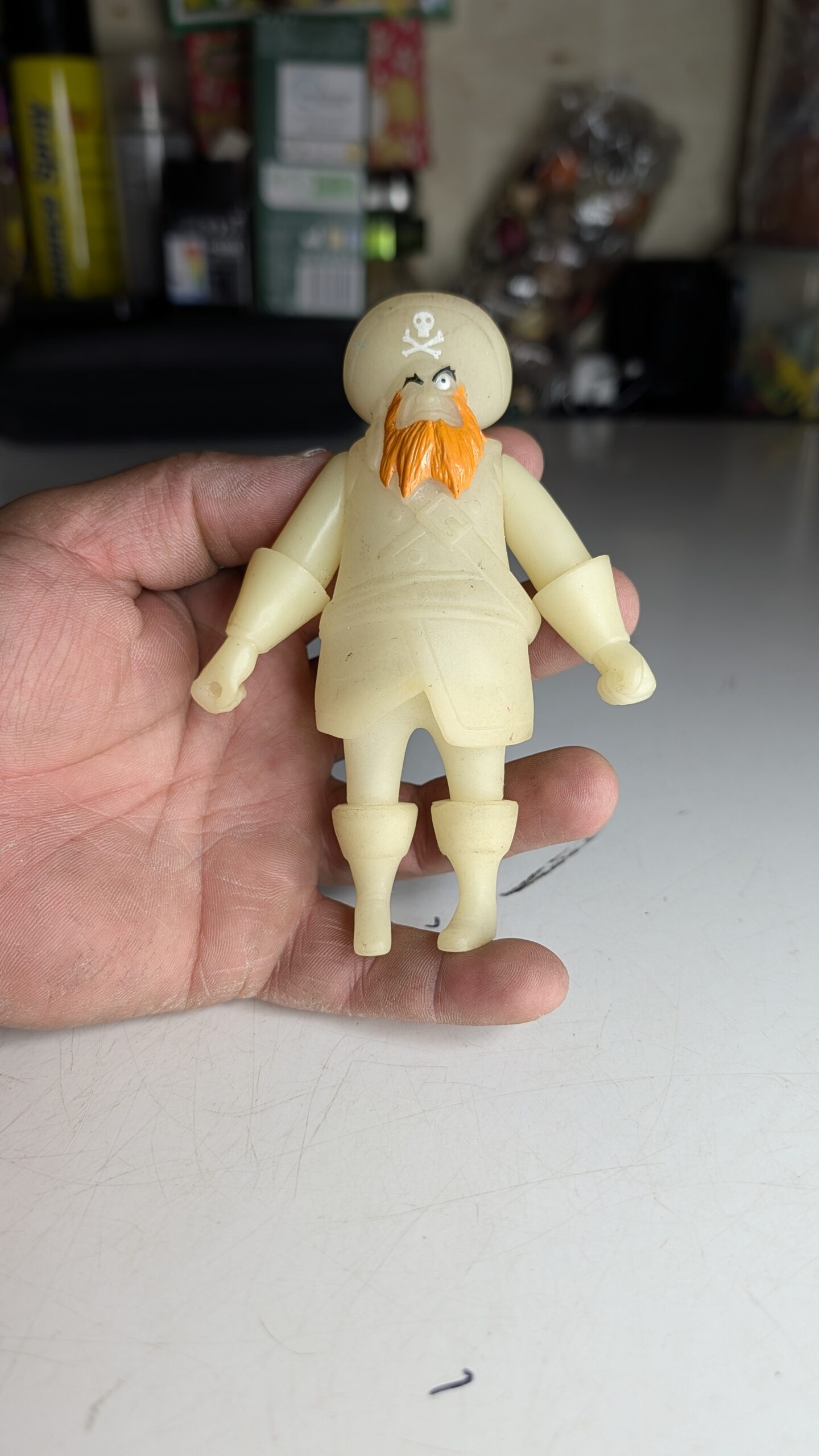 FIGURA DE 2003 SCOOBY-DOO FANTASMA DO PIRATA BARBA RUIVA FLUORECENTE – 55 GRAMAS - USADO - Imagem 4