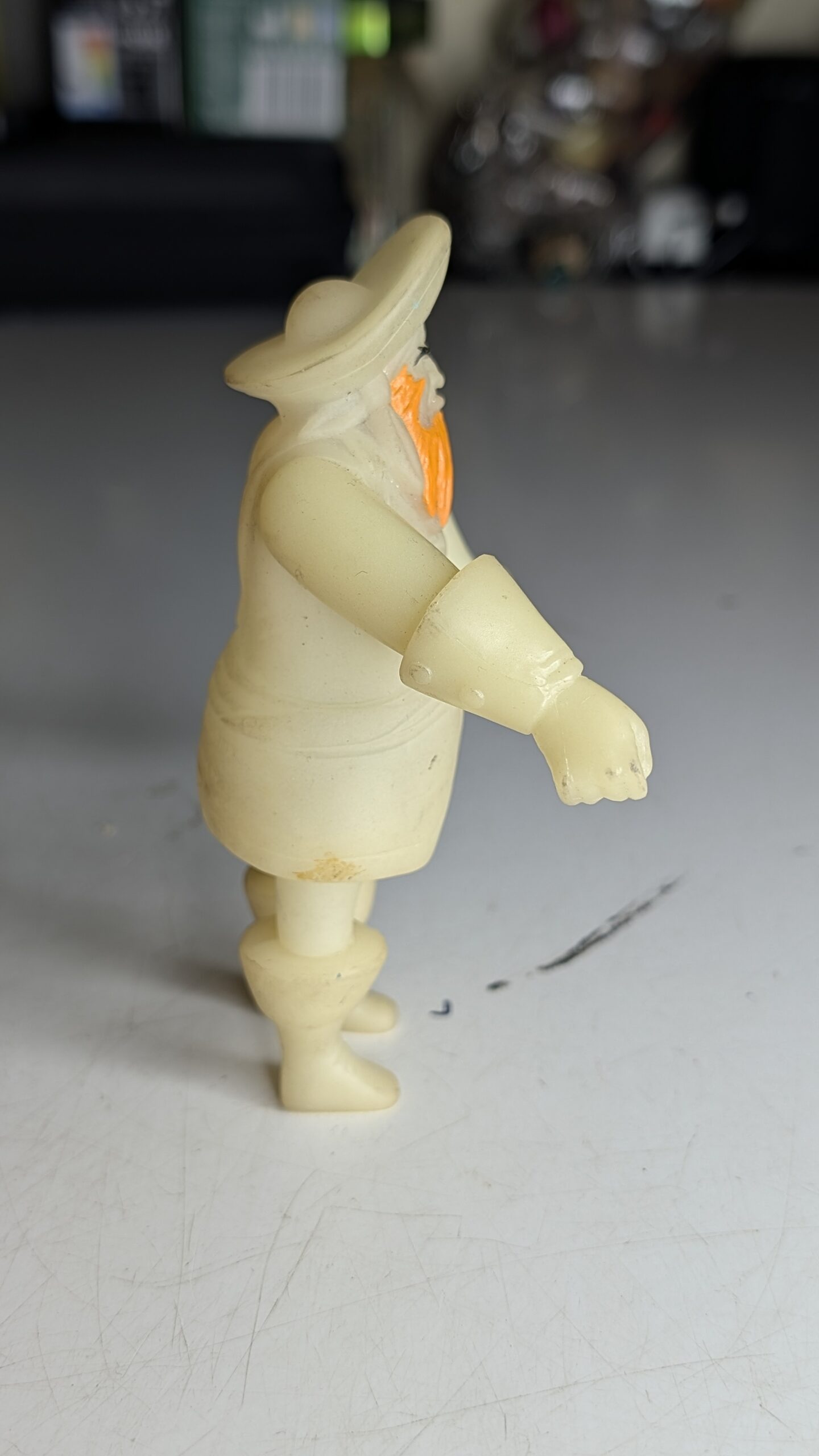 FIGURA DE 2003 SCOOBY-DOO FANTASMA DO PIRATA BARBA RUIVA FLUORECENTE – 55 GRAMAS - USADO - Imagem 6