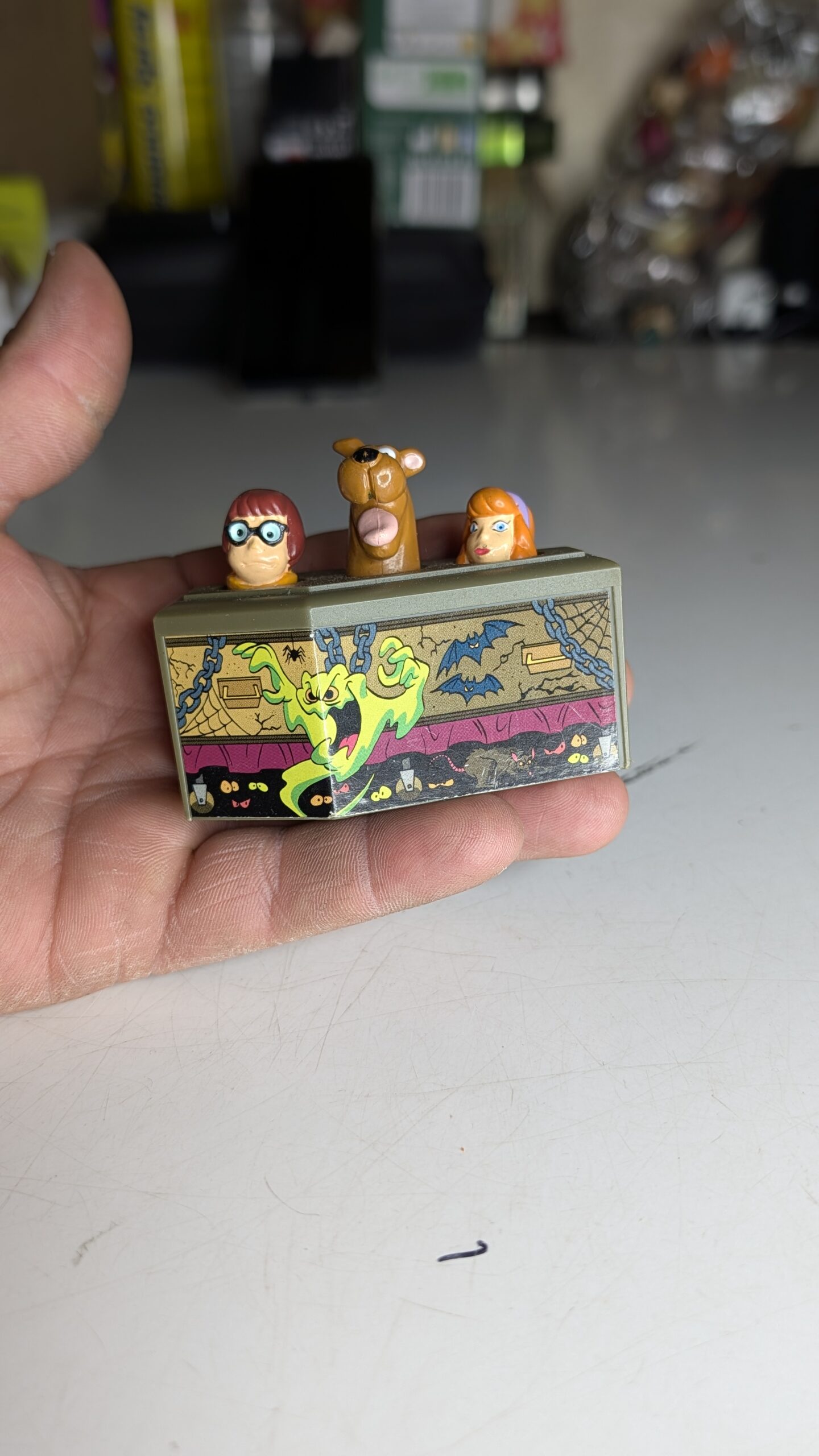 FIGURA DE 1996 SCOOBY-DOO BURGER KING CAIXÃO SOBRE RODAS – 47 GRAMAS - USADO - Imagem 3
