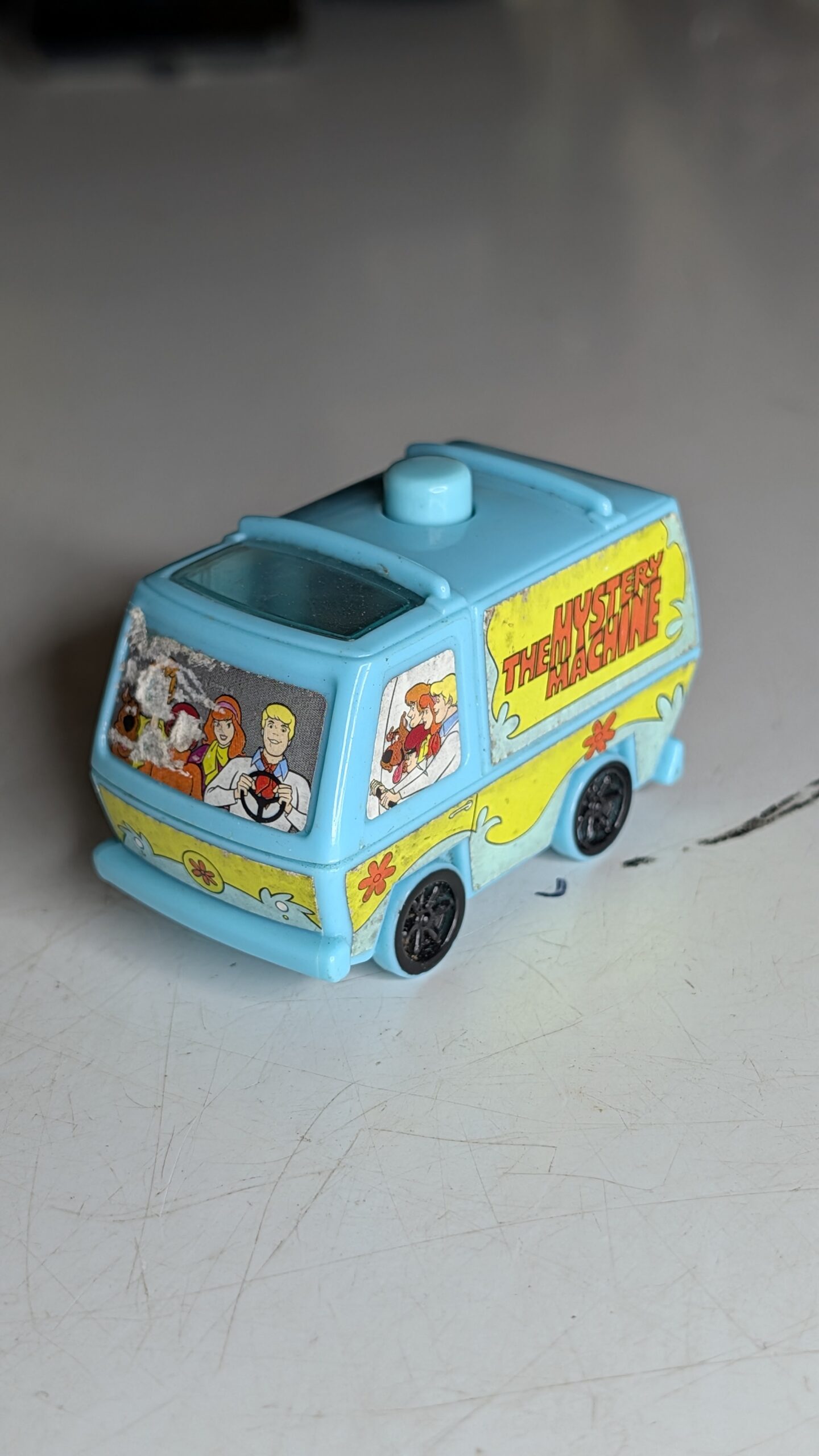 FIGURA DE 2006 SCOOBY-DOO MCDONALD'S MÁQUINA MISTÉRIO – 34 GRAMAS - USADO