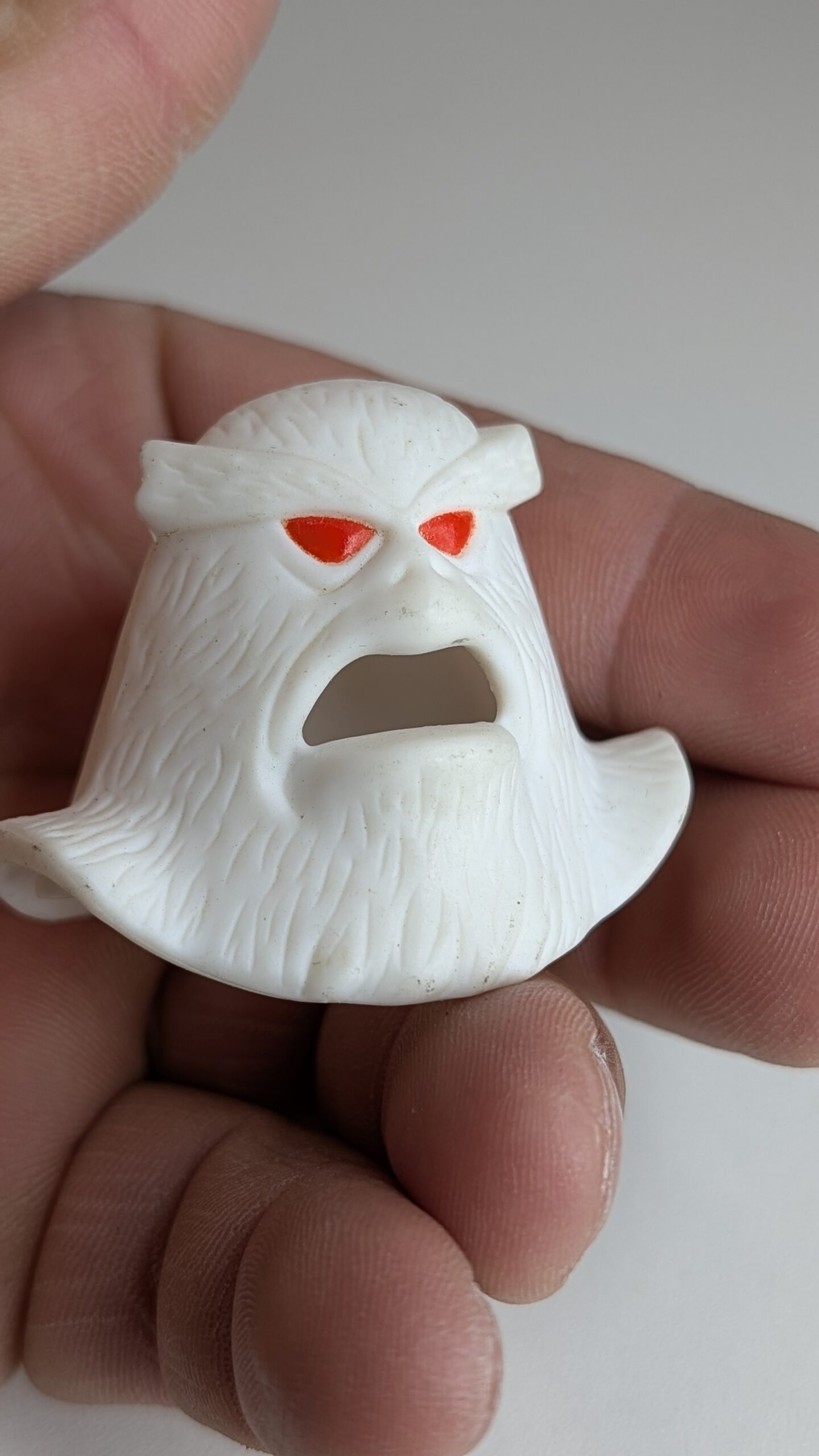 ACESSÓRIOS ACTION FIGURE SCOOBY DOO MASK ABOMINABLE SNOWMAN – 10 GRAMAS - USADO - Imagem 2