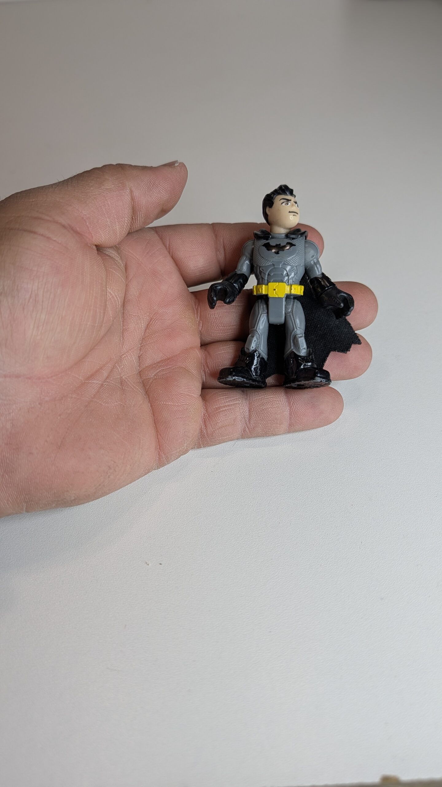 FIGURA DE IMAGINEXT FISHER-PRICE SUPER FRIENDS BATMAN 2017 - DC COMICS – 20 GRAMAS – #5 USADO - Imagem 3