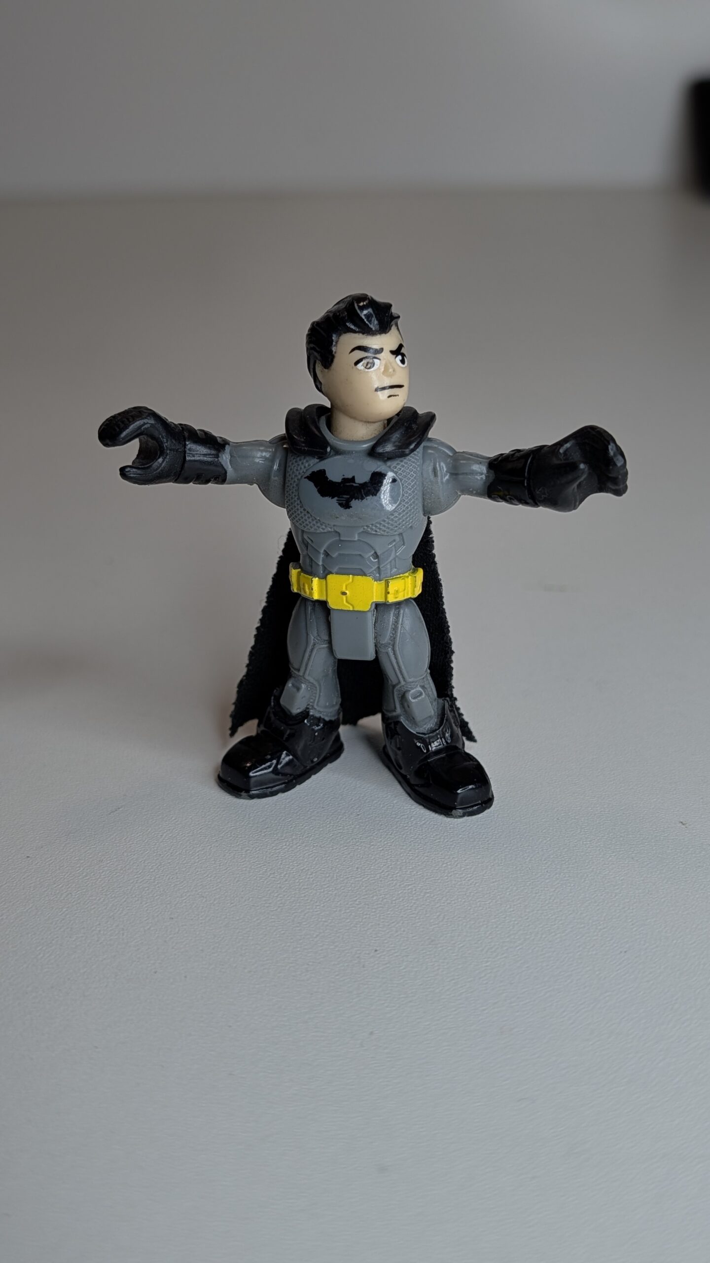 FIGURA DE IMAGINEXT FISHER-PRICE SUPER FRIENDS BATMAN 2017 - DC COMICS – 20 GRAMAS – #5 USADO - Imagem 4