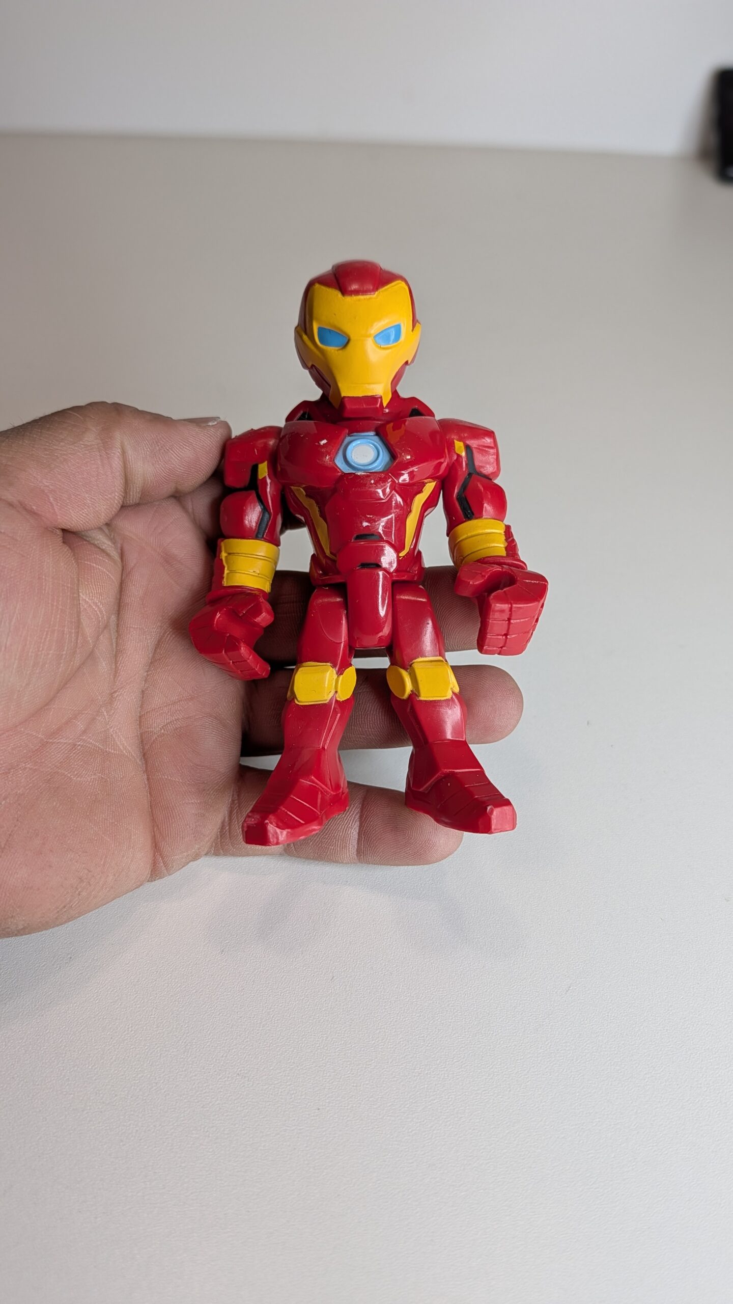 FIGURA DE HASBRO PLAYSKOOL SUPERHERO ADVENTURES IRON MAN 2018 - MARVEL – 91 GRAMAS – #5 USADO - Imagem 3